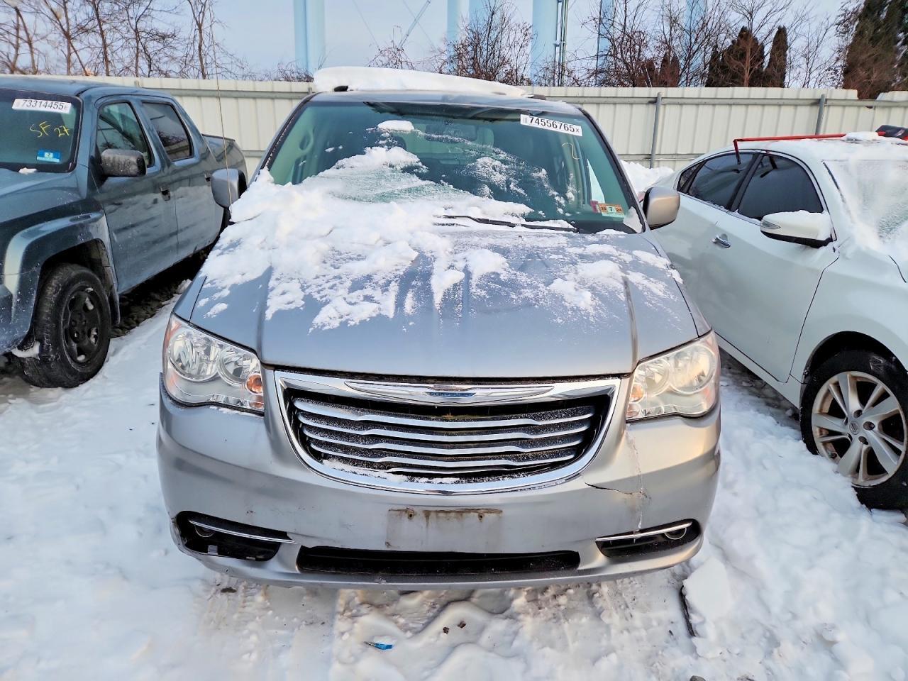 2015 Chrysler Town And C - Фото 5