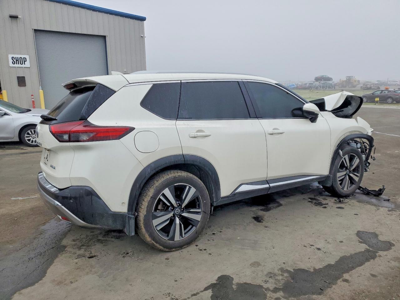2021 Nissan Rogue Platinum - Image 3