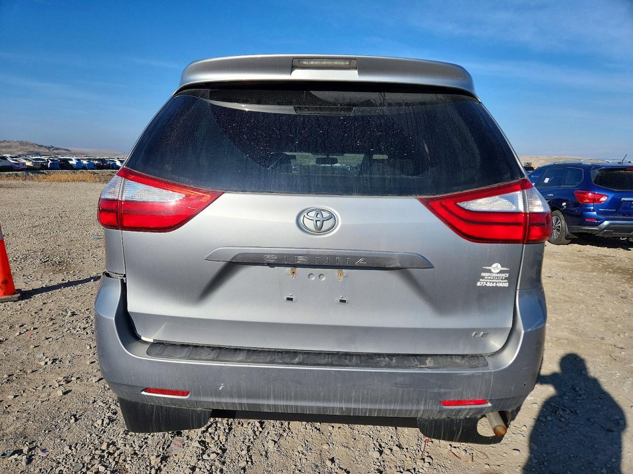 2015 Toyota Sienna Le 8-Passenger - Фото 6