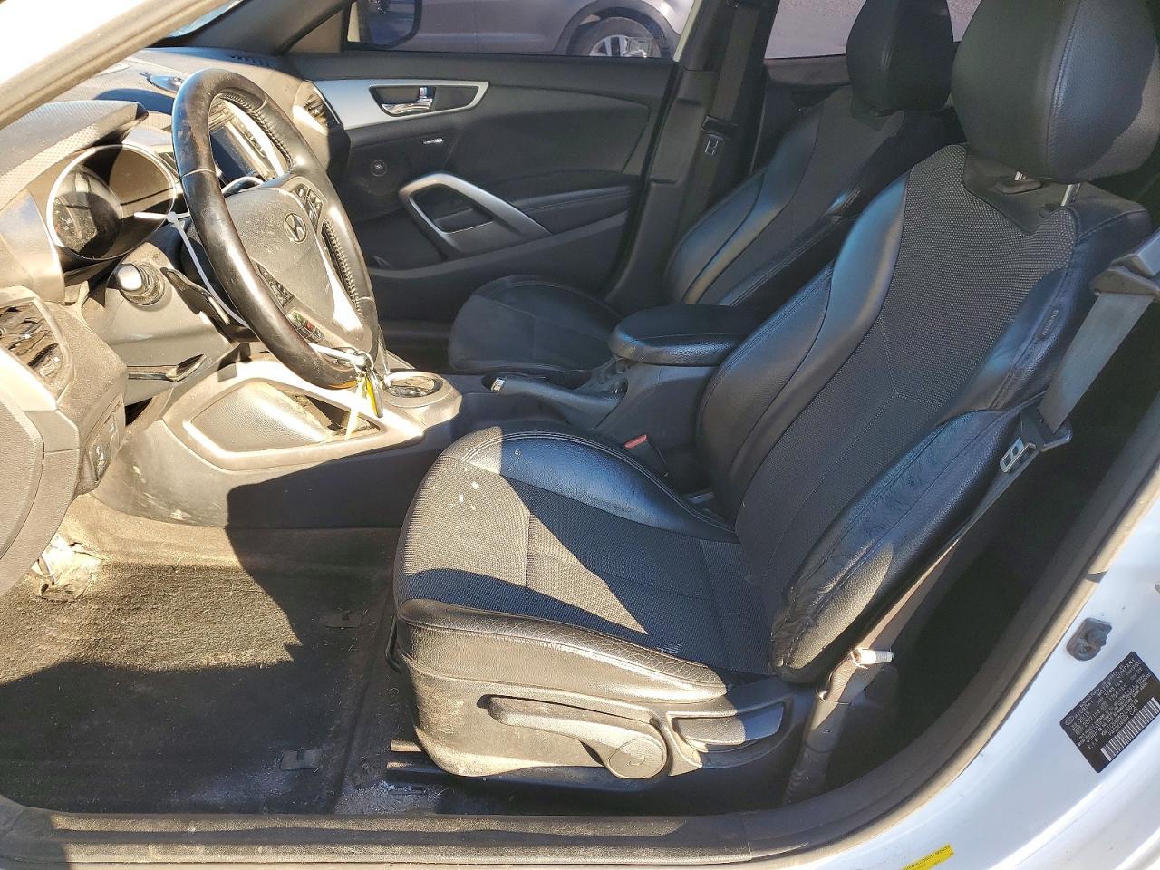 2016 Hyundai Veloster - Фото 7