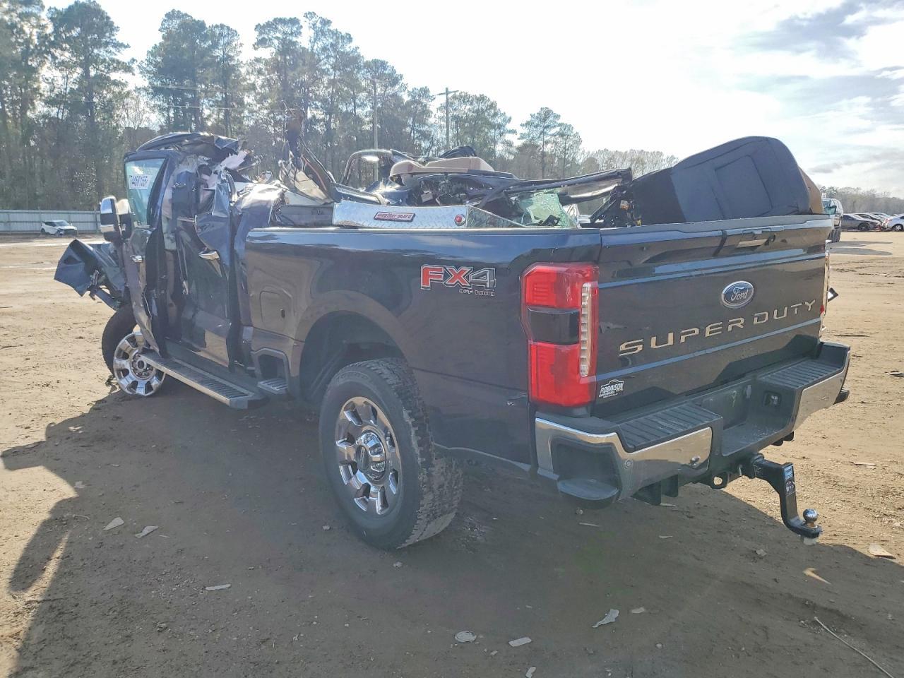 2023 Ford F250 Super Duty - Фото 2