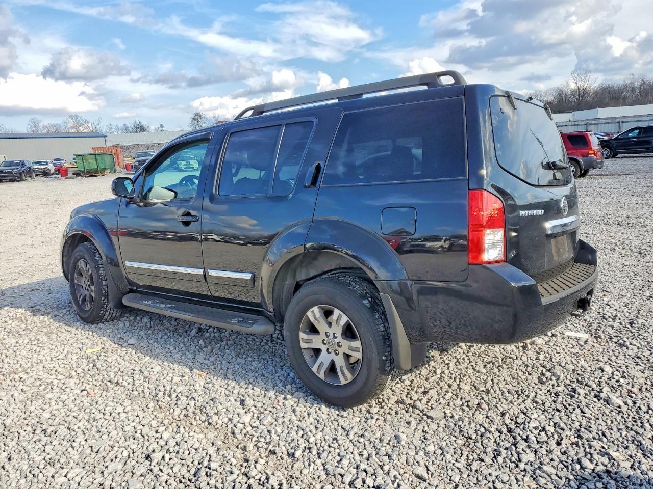 2012 Nissan Pathfinder S - Image 2