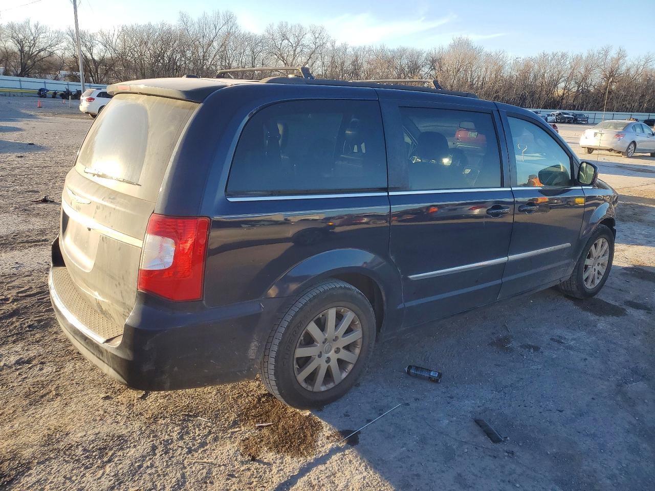 2015 Chrysler Town & Country Touring - Фото 3
