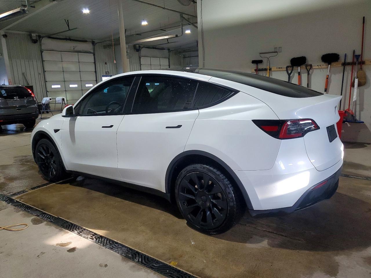 2023 Tesla Model Y - Image 2