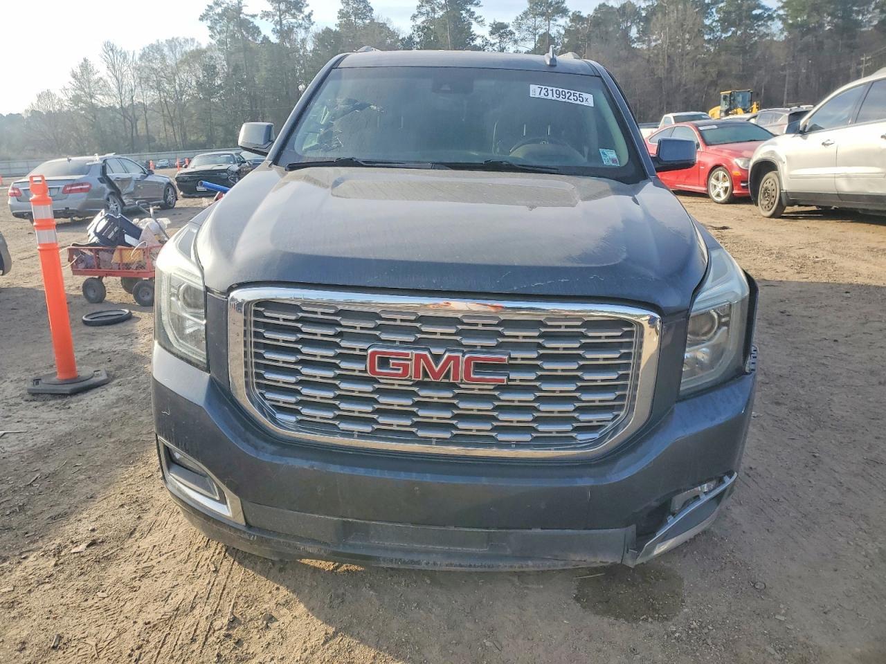 2019 GMC Yukon Denali - Фото 5