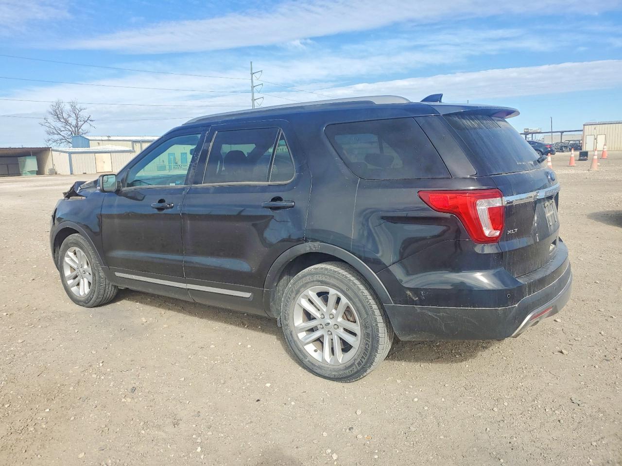 2017 Ford Explorer Xlt - Фото 2