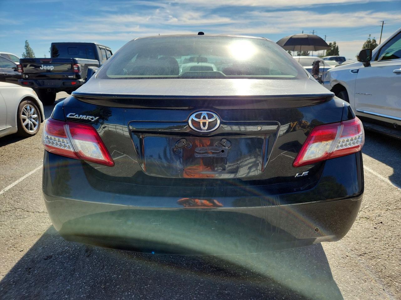 2011 Toyota Camry Le - Фото 6