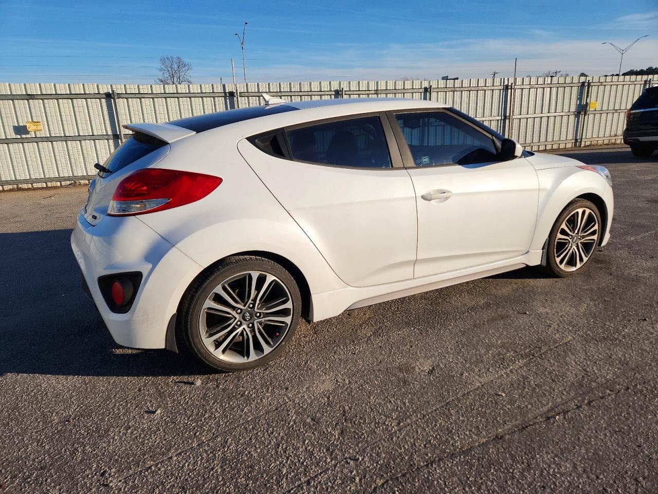 2016 Hyundai Veloster Turbo - Image 3