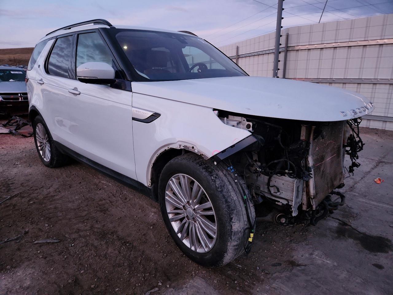 2017 Land Rover Discovery Hse Luxury - Image 4