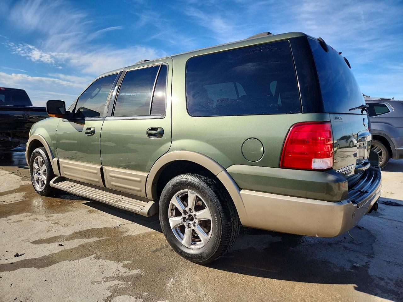 2004 Ford Expedition Eddie Bauer - Image 2