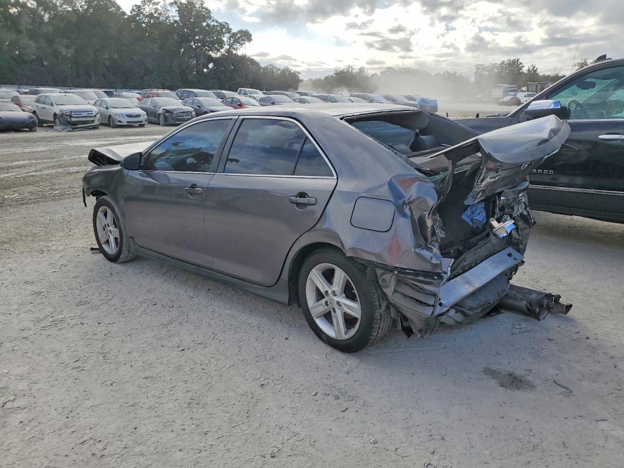 2014 Toyota Camry L - Image 2