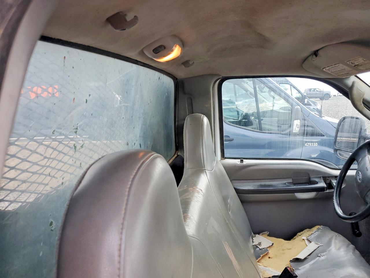 2005 Ford F350 Flatbed Truck - Фото 6