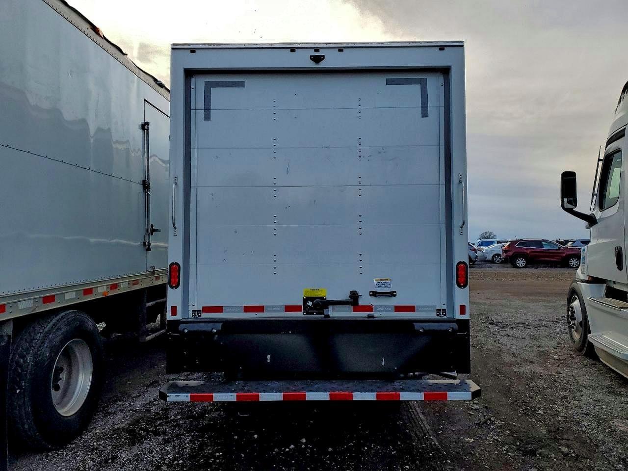 2025 GMC Savana Box Truck - Фото 6