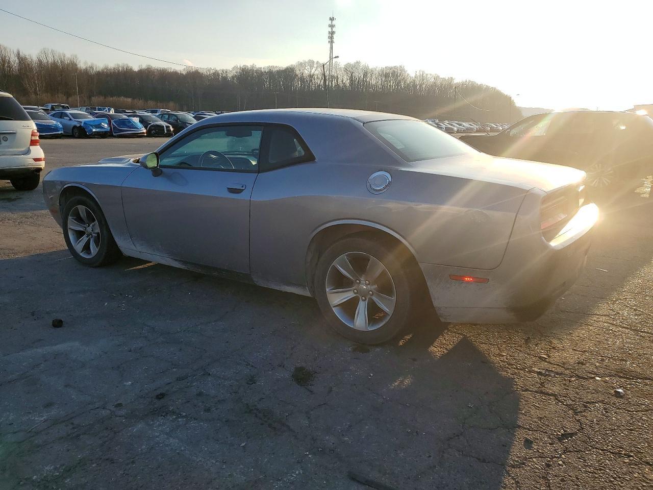 2016 Dodge Challenger Sxt - Фото 2