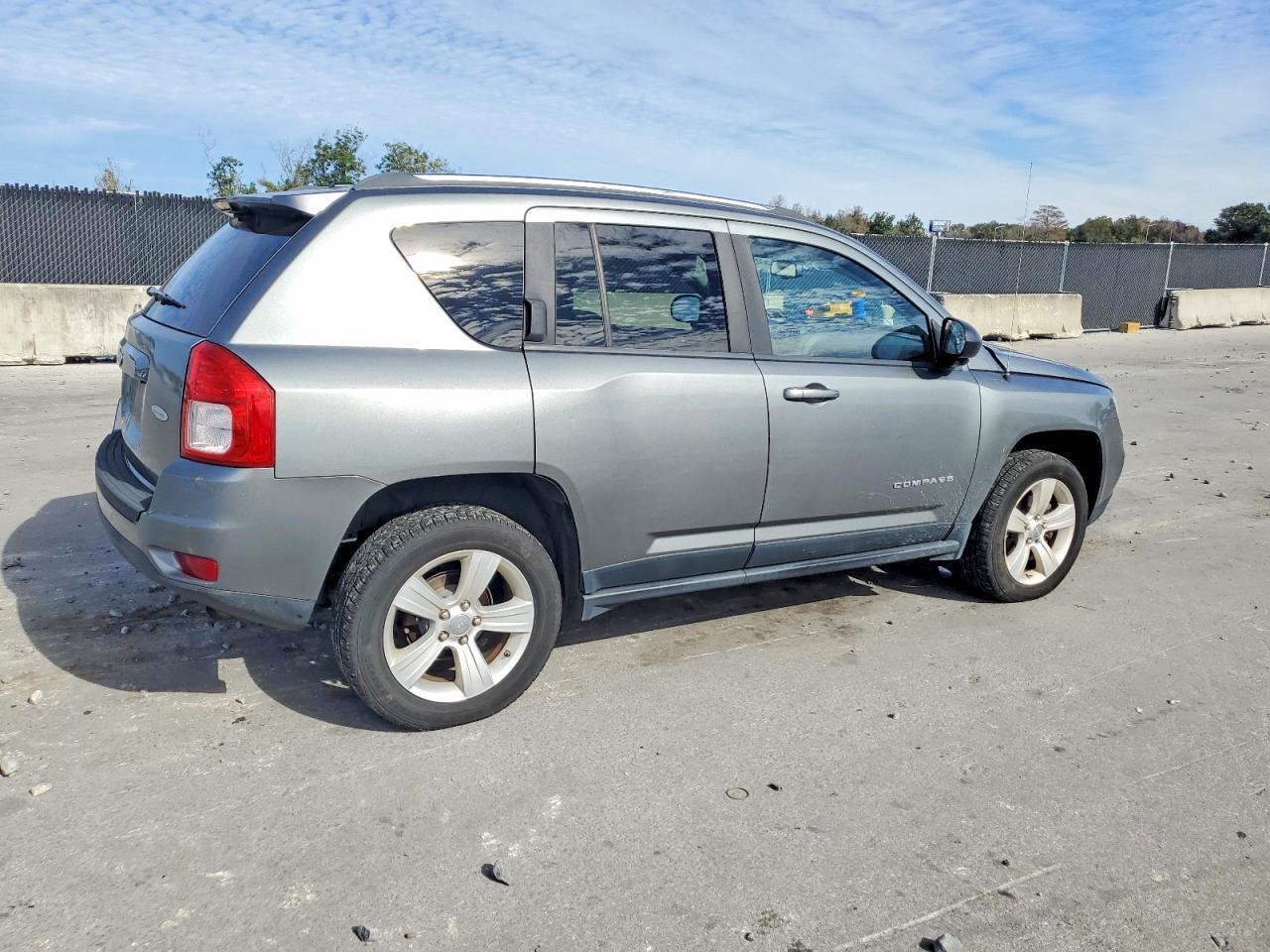 2012 Jeep Compass Latitude - Image 3