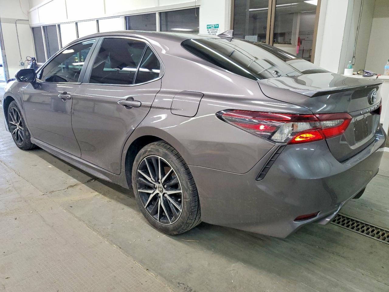 2022 Toyota Camry Se - Image 2