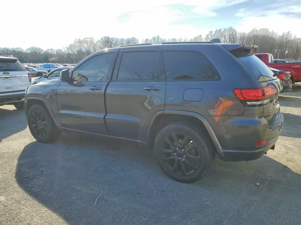 2017 Jeep Grand Cherokee Laredo - Фото 2