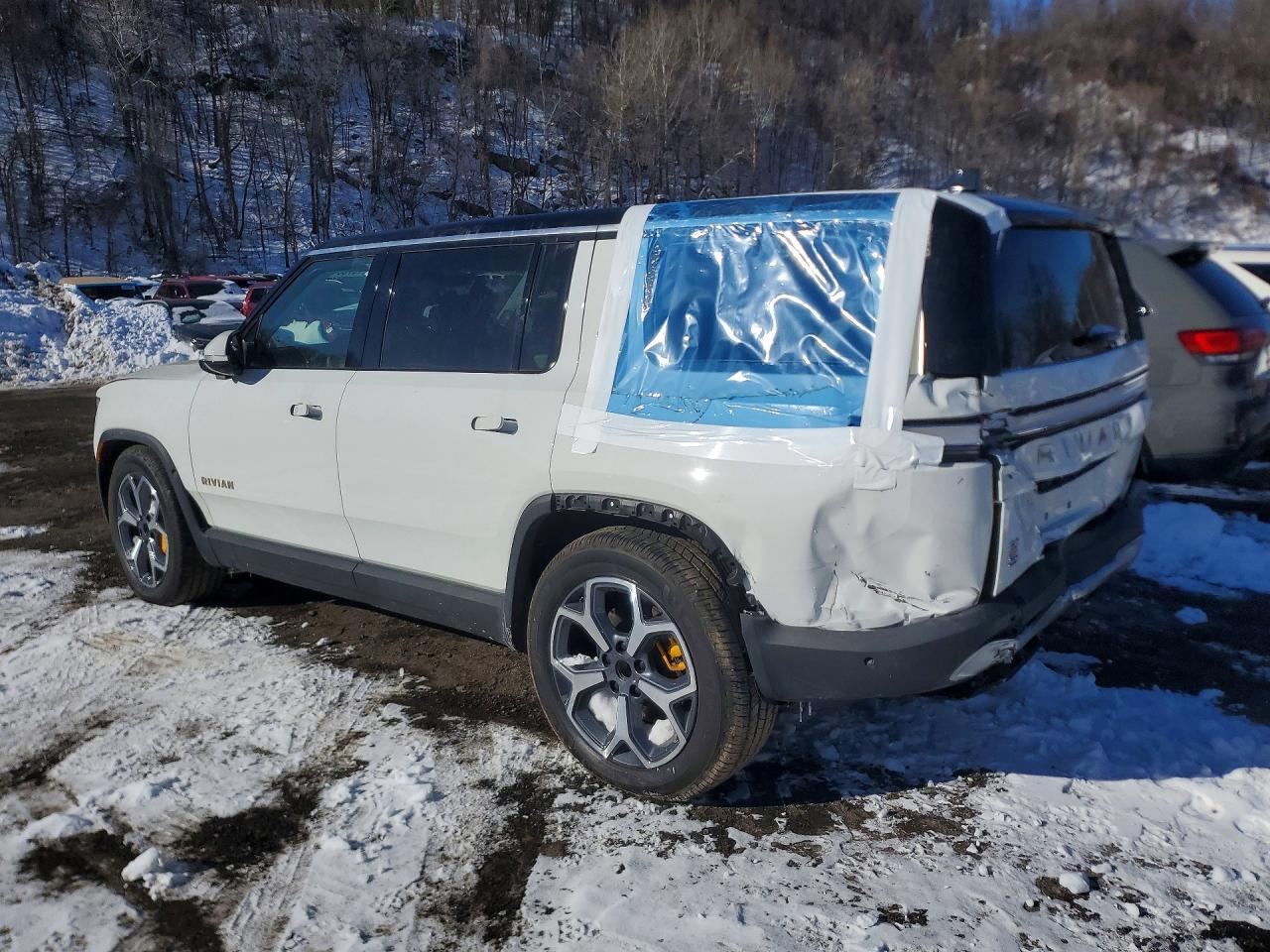 2024 Rivian R1S Adventure - Image 2
