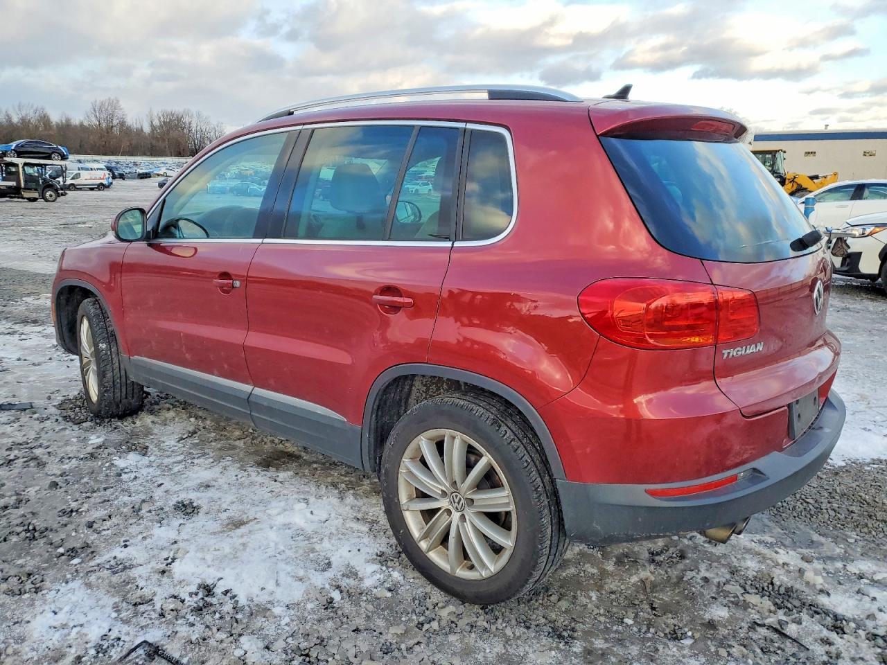 2015 Volkswagen Tiguan S - Фото 2