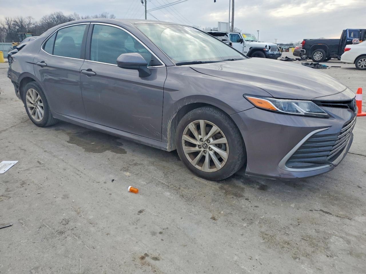2022 Toyota Camry Le - Фото 4