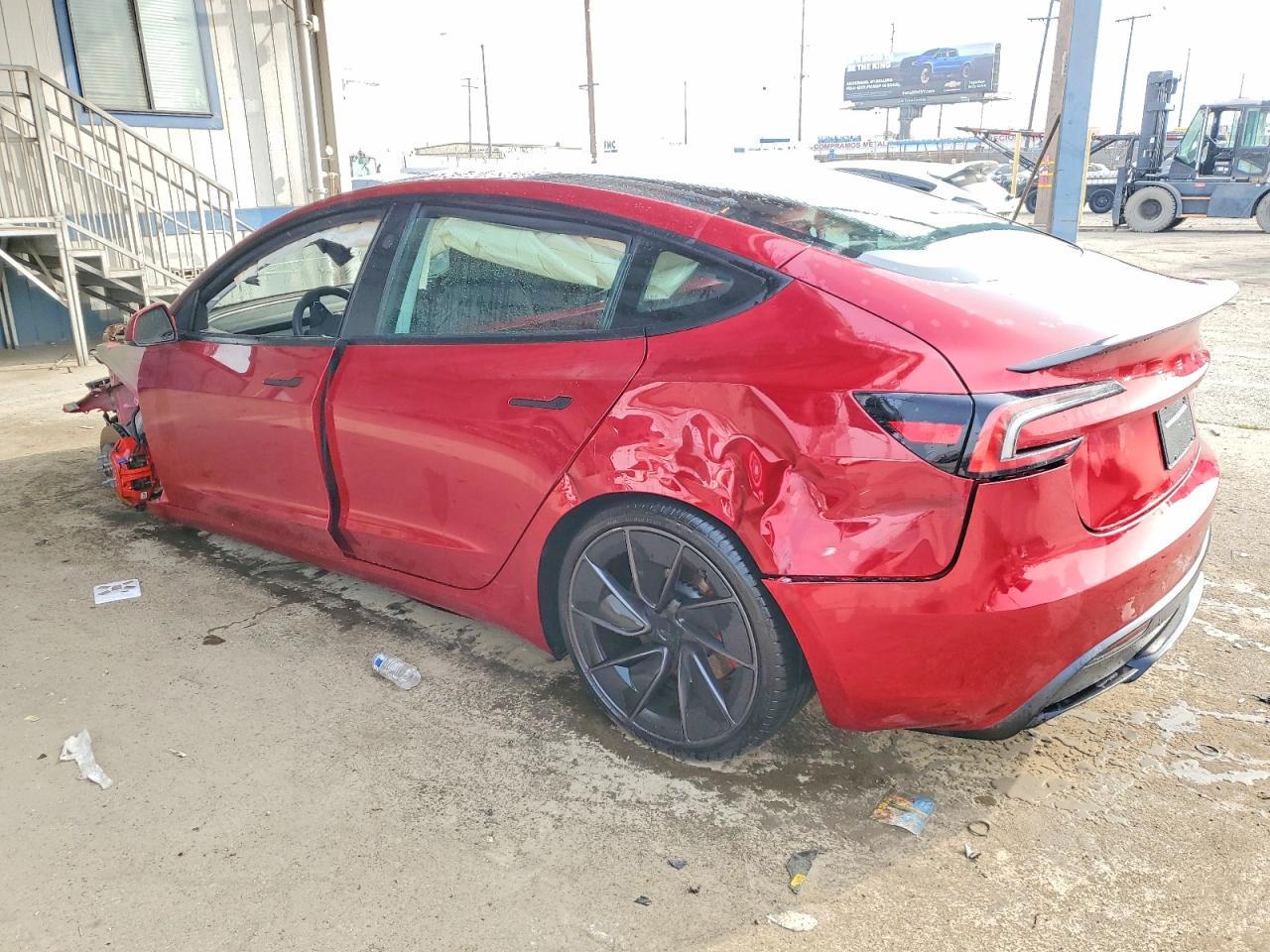 2025 Tesla Model 3 - Фото 2