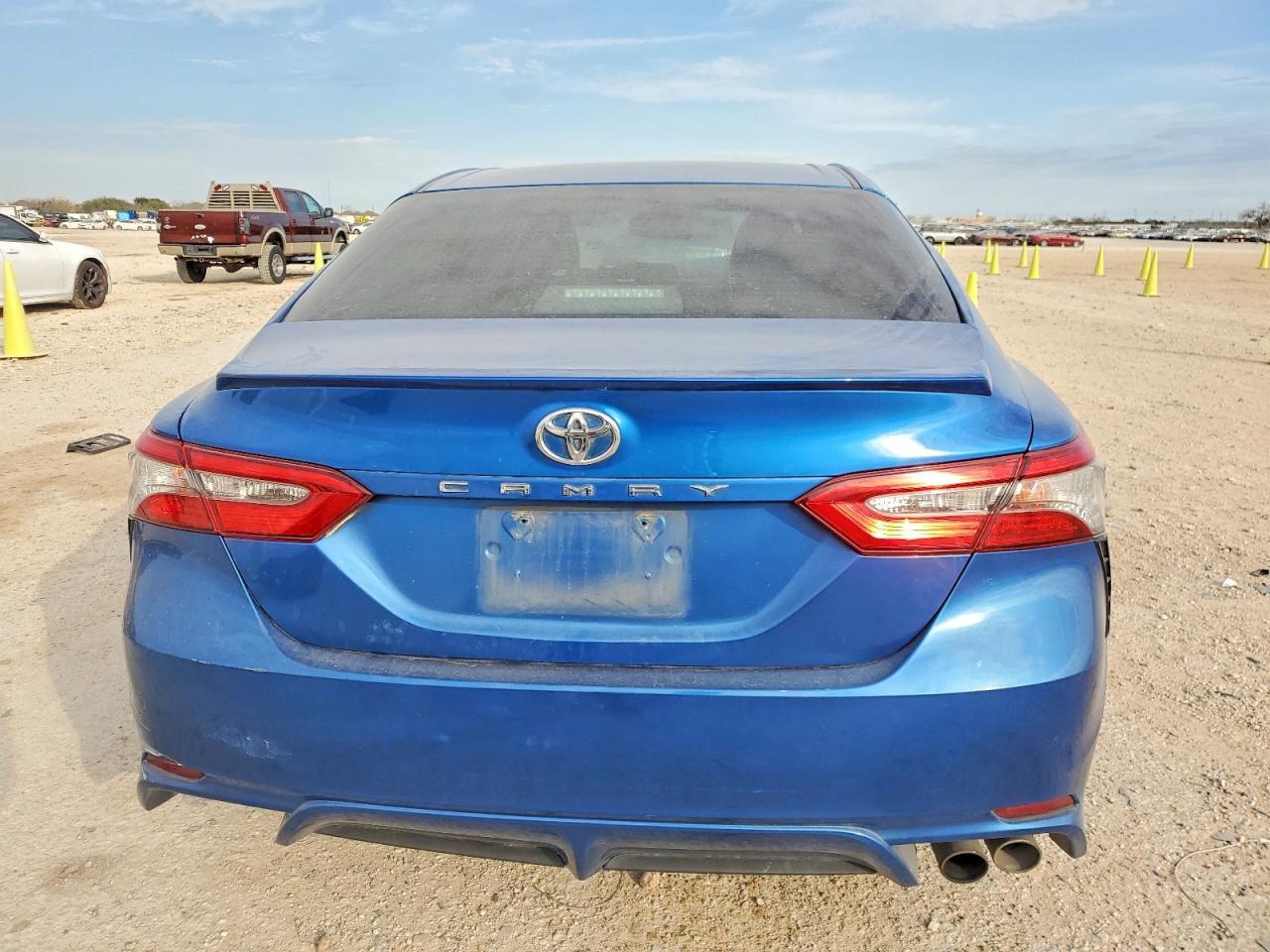 2018 Toyota Camry L - Image 6