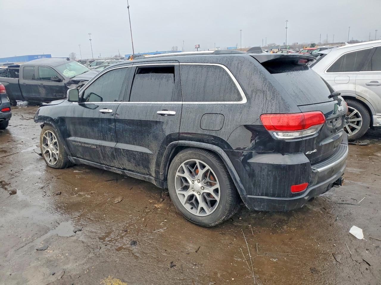 2019 Jeep Grand Cherokee Overland - Image 2