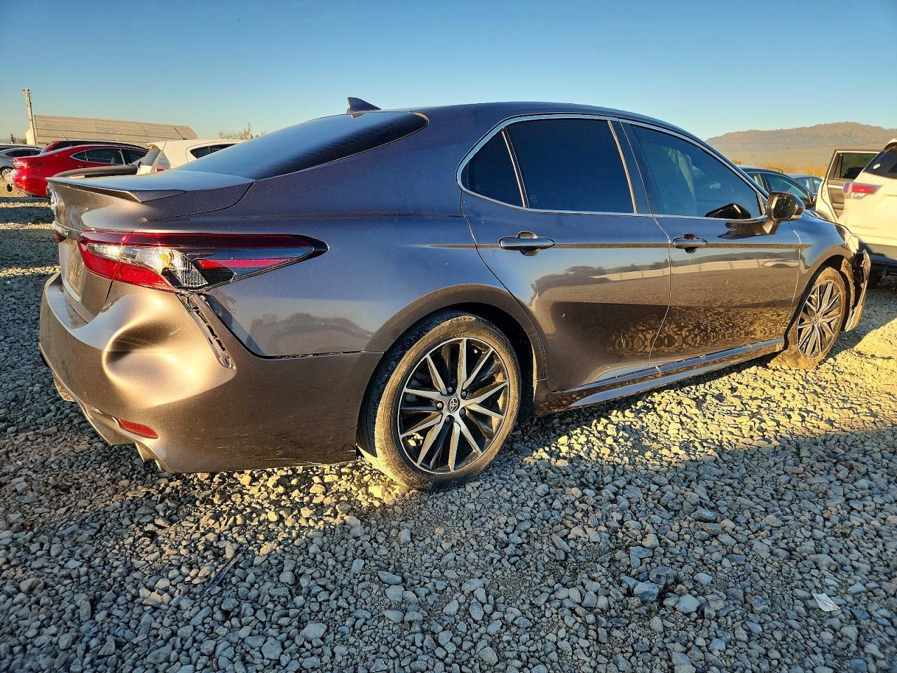 2022 Toyota Camry Se - Фото 3