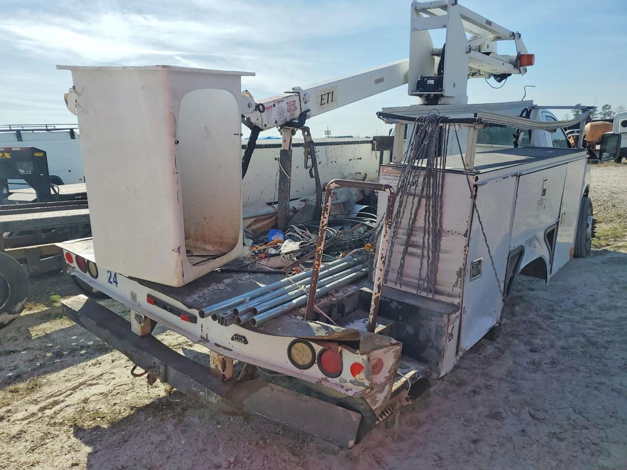 2012 Dodge Ram Bucket Truck - Image 3