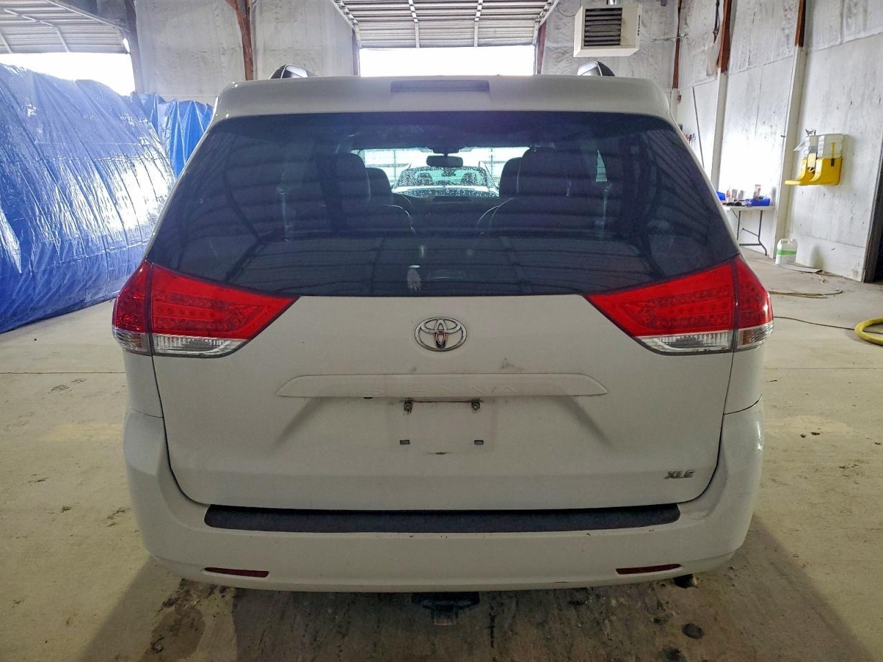 2014 Toyota Sienna Xle - Image 6