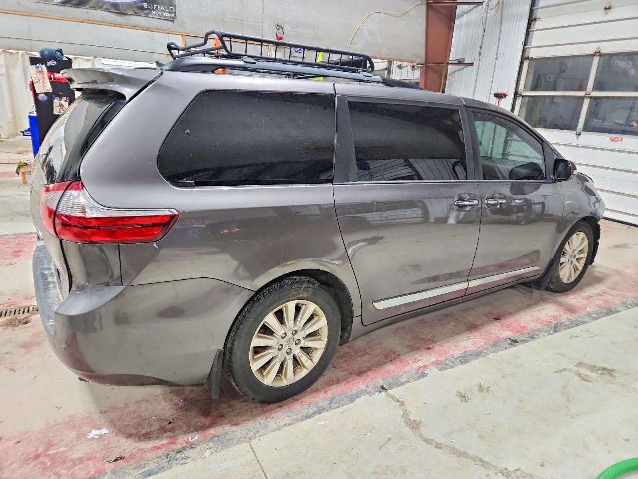 2016 Toyota Sienna Xle - Image 3