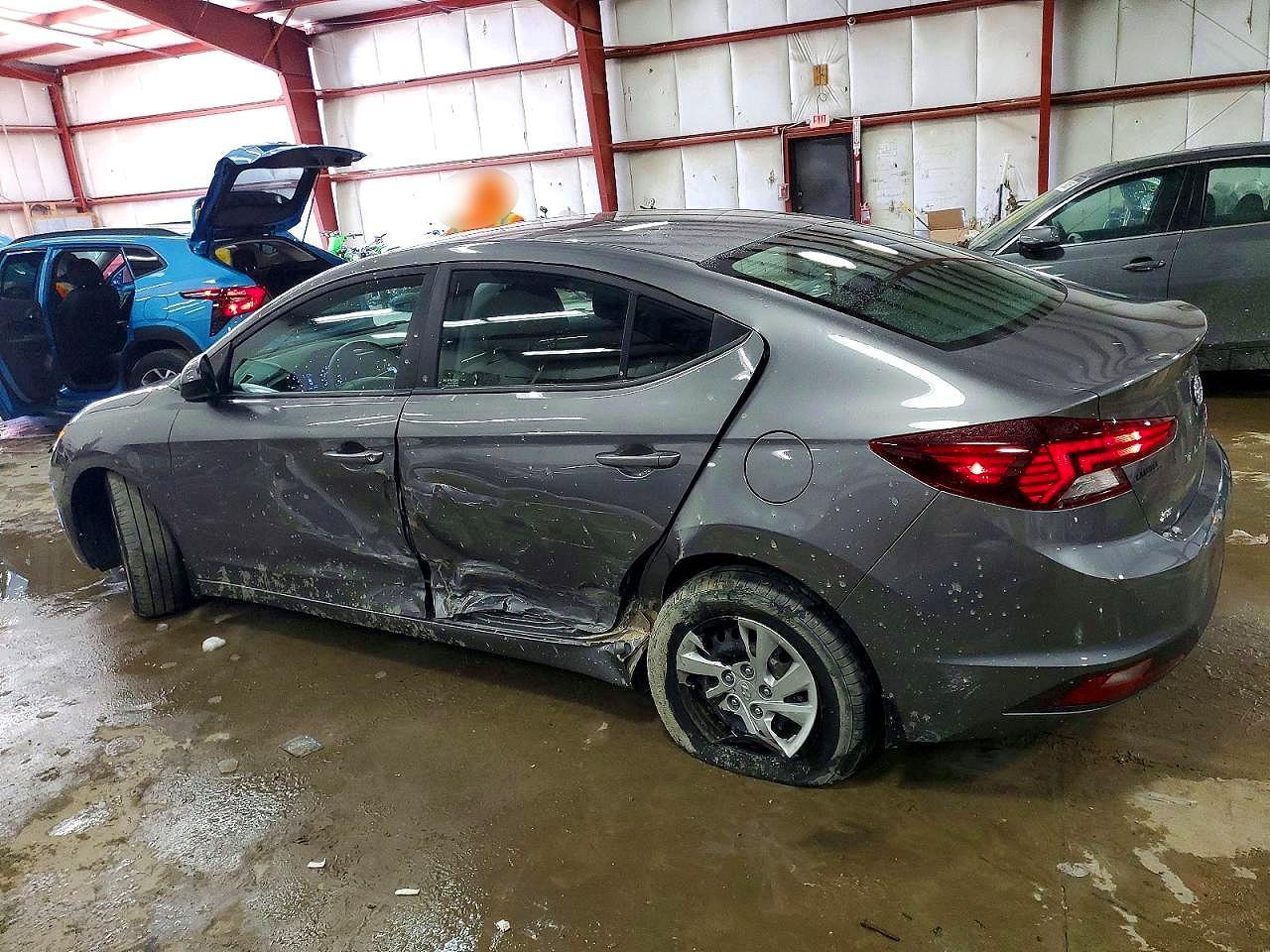 2020 Hyundai Elantra Se - Фото 2
