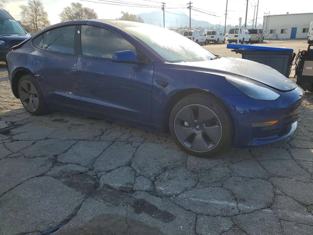 2022 Tesla Model 3 - Фото 4