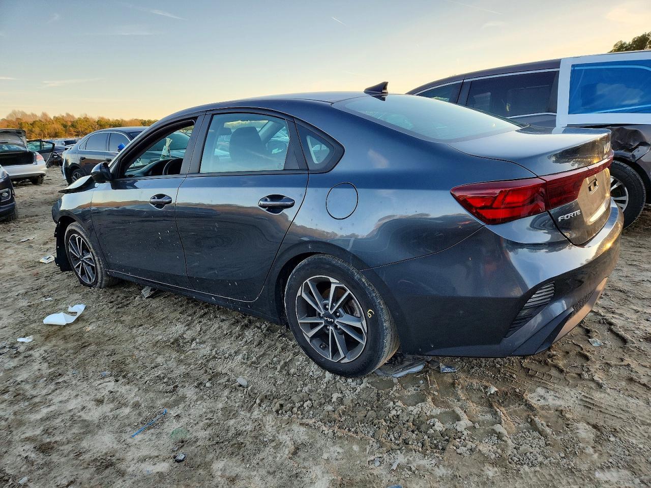 2022 Kia Forte Fe - Image 2