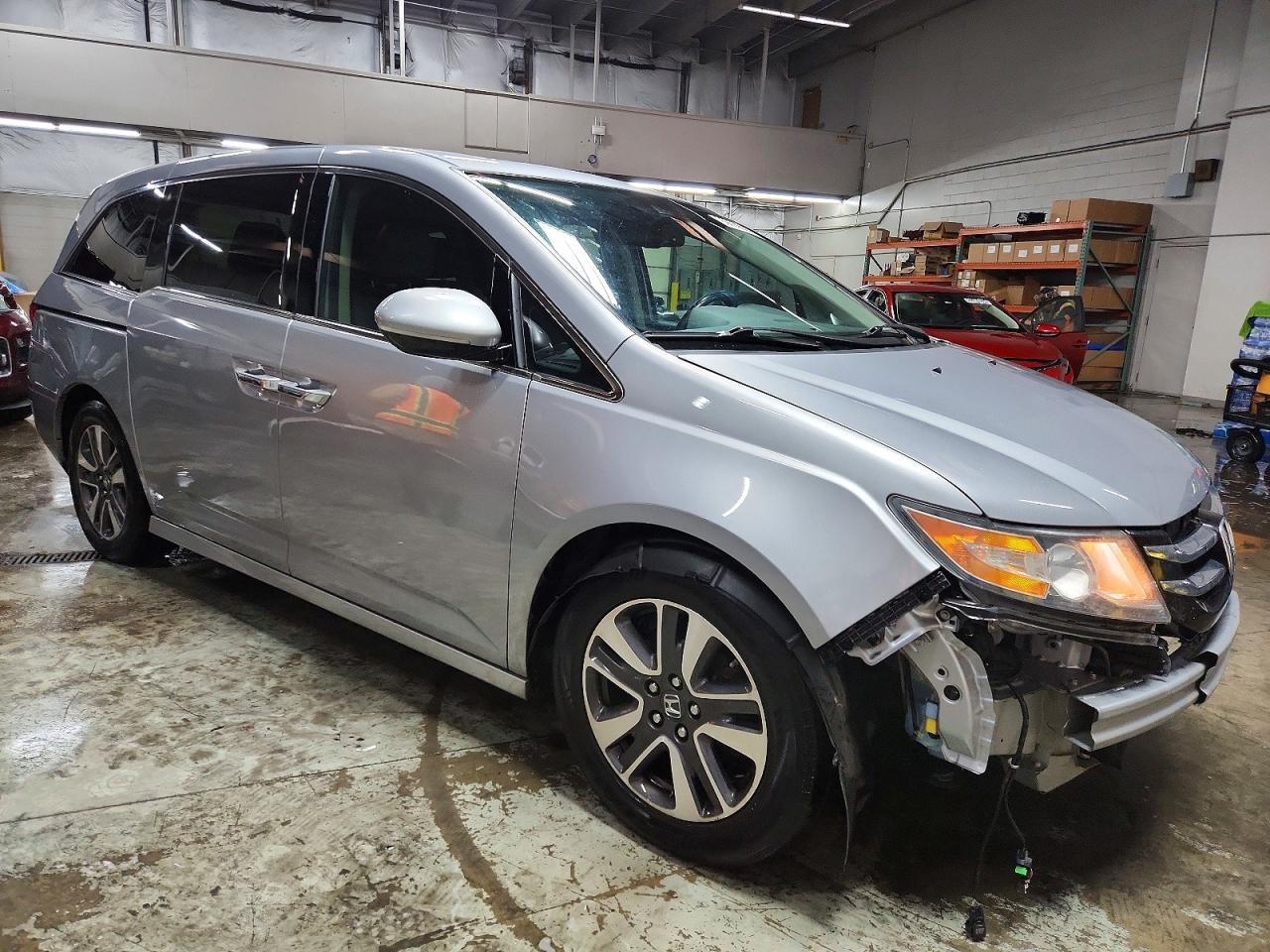 2016 Honda Odyssey Touring - Image 4