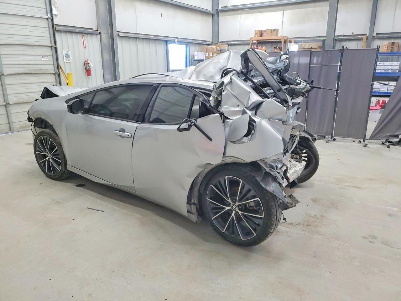 2024 Toyota Prius Xle - Image 2