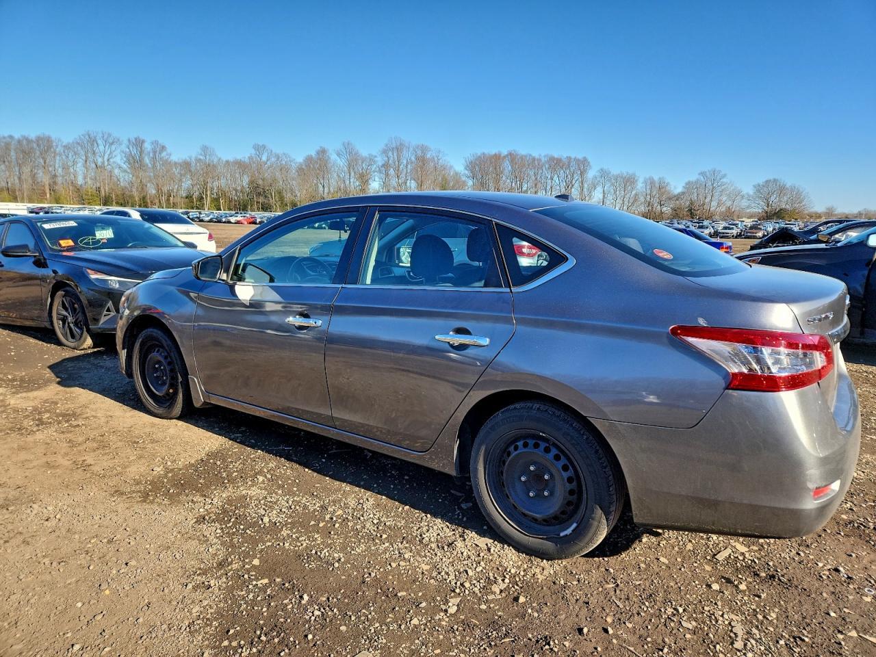 2015 Nissan Sentra S - Фото 2