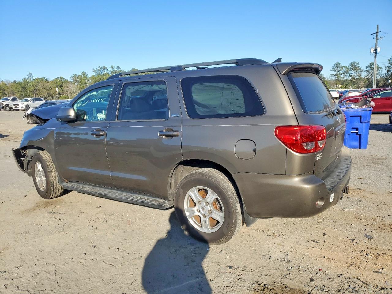 2017 Toyota Sequoia Sr5 - Фото 2