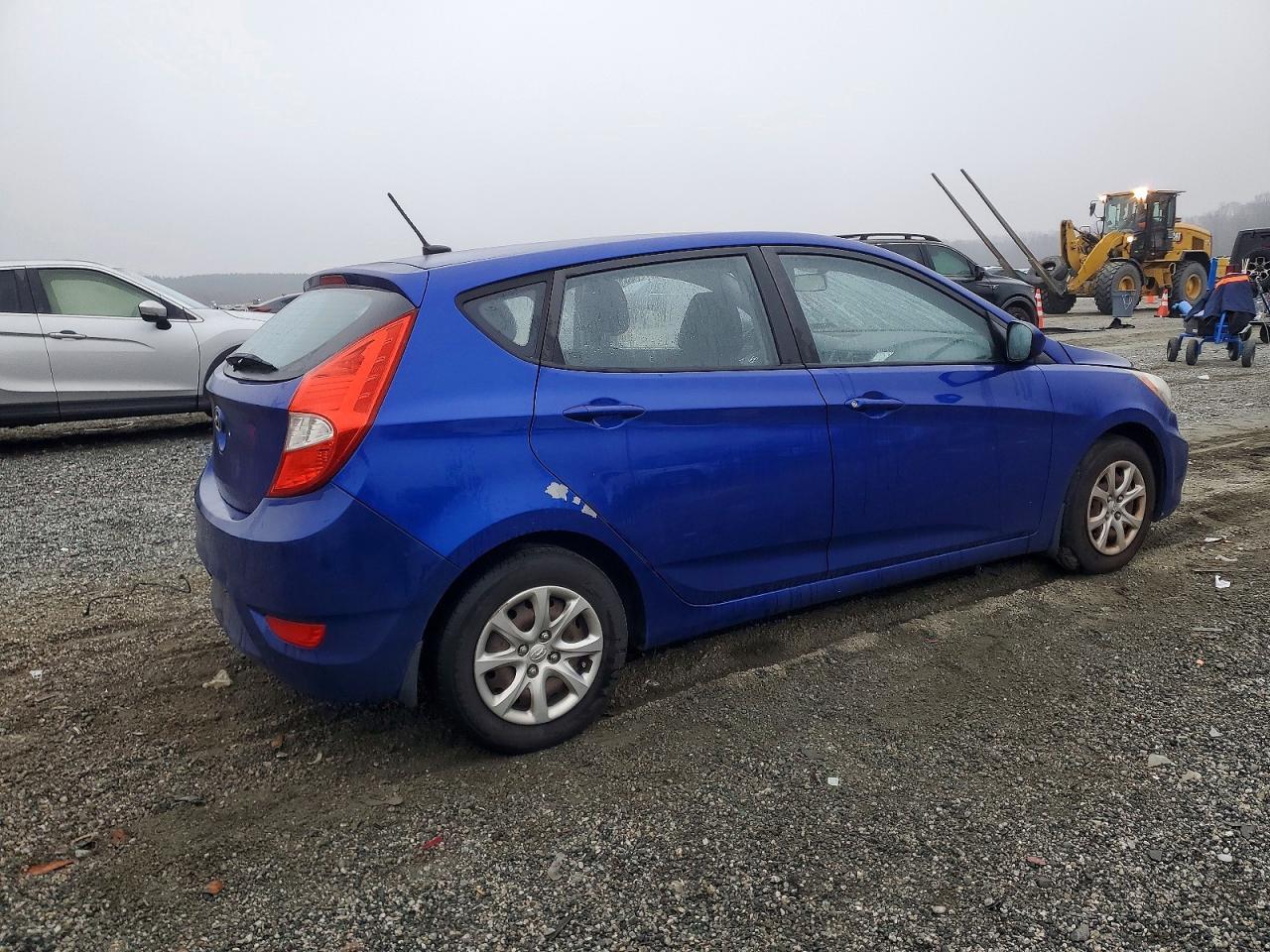 2013 Hyundai Accent Gls - Фото 3
