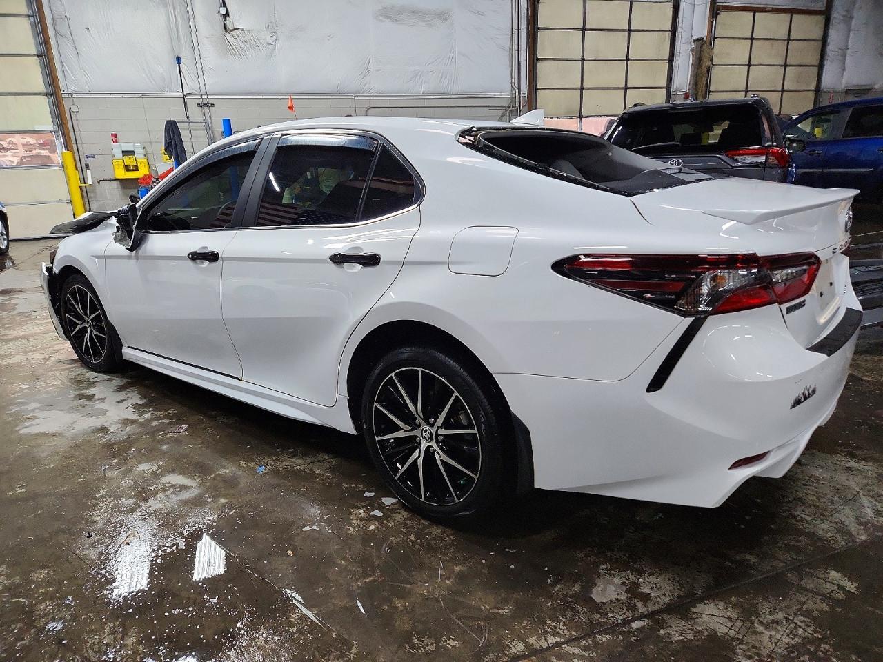 2023 Toyota Camry Se - Image 2