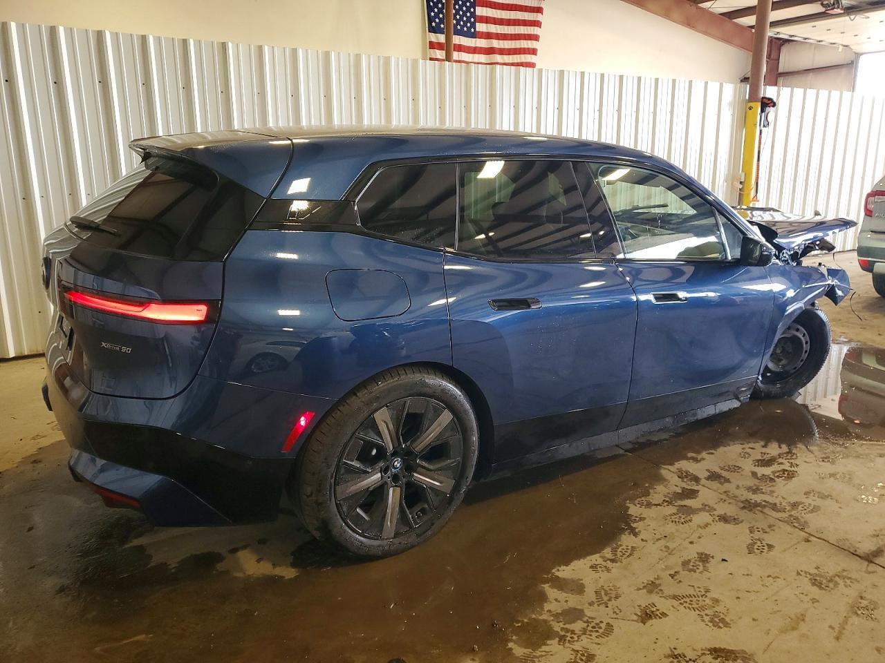 2025 BMW Ix xDrive50 - Фото 3