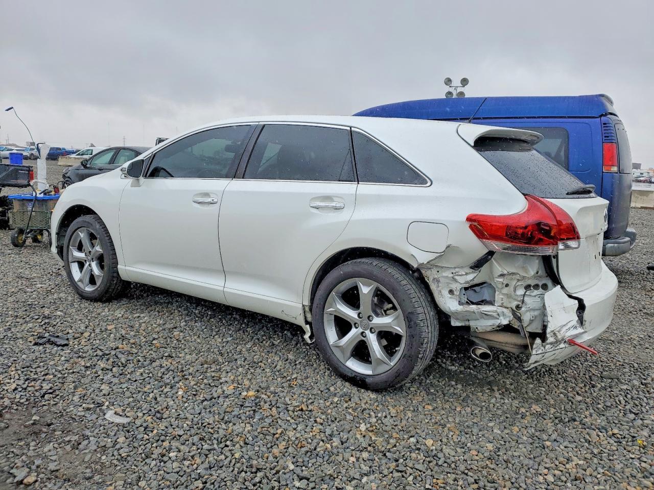 2015 Toyota Venza Le - Image 2
