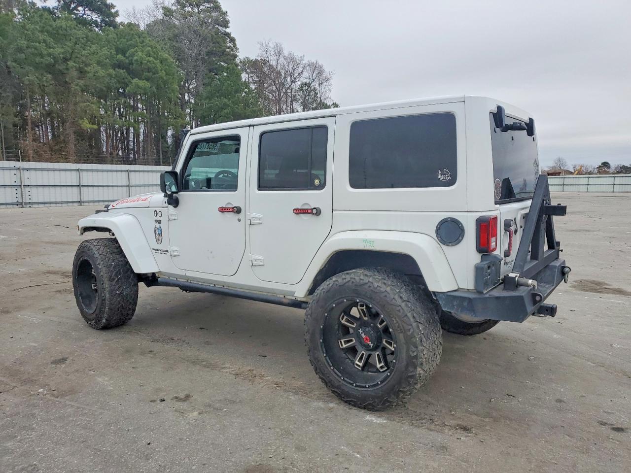 2014 Jeep Wrangler Unlimited Sahara - Фото 2