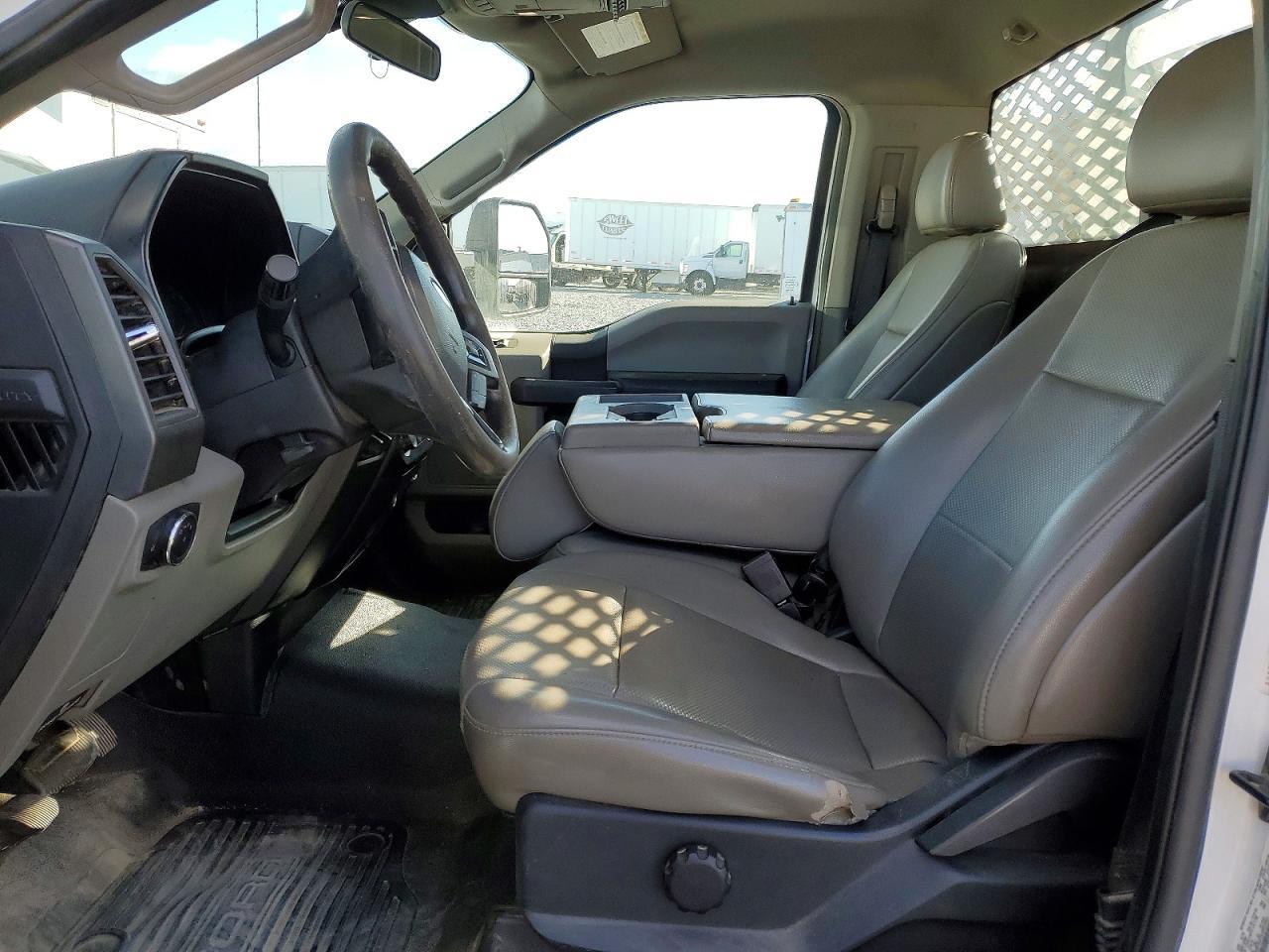 2020 Ford F350 Super Duty Flatbed Truck - Фото 7