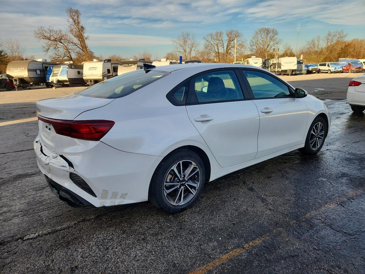 2023 Kia Forte Lxs - Фото 3
