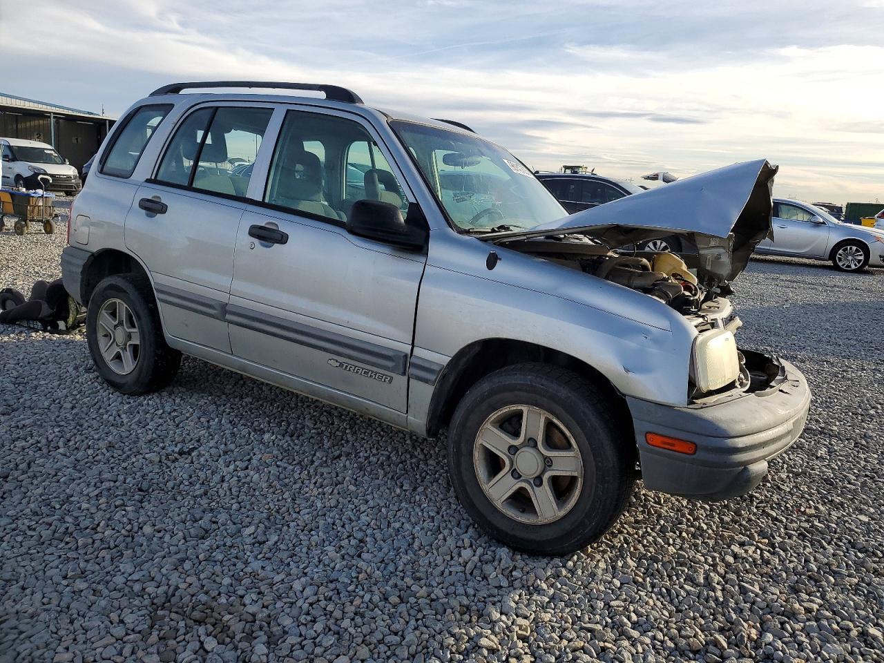 2004 Chevrolet Tracker - Image 4