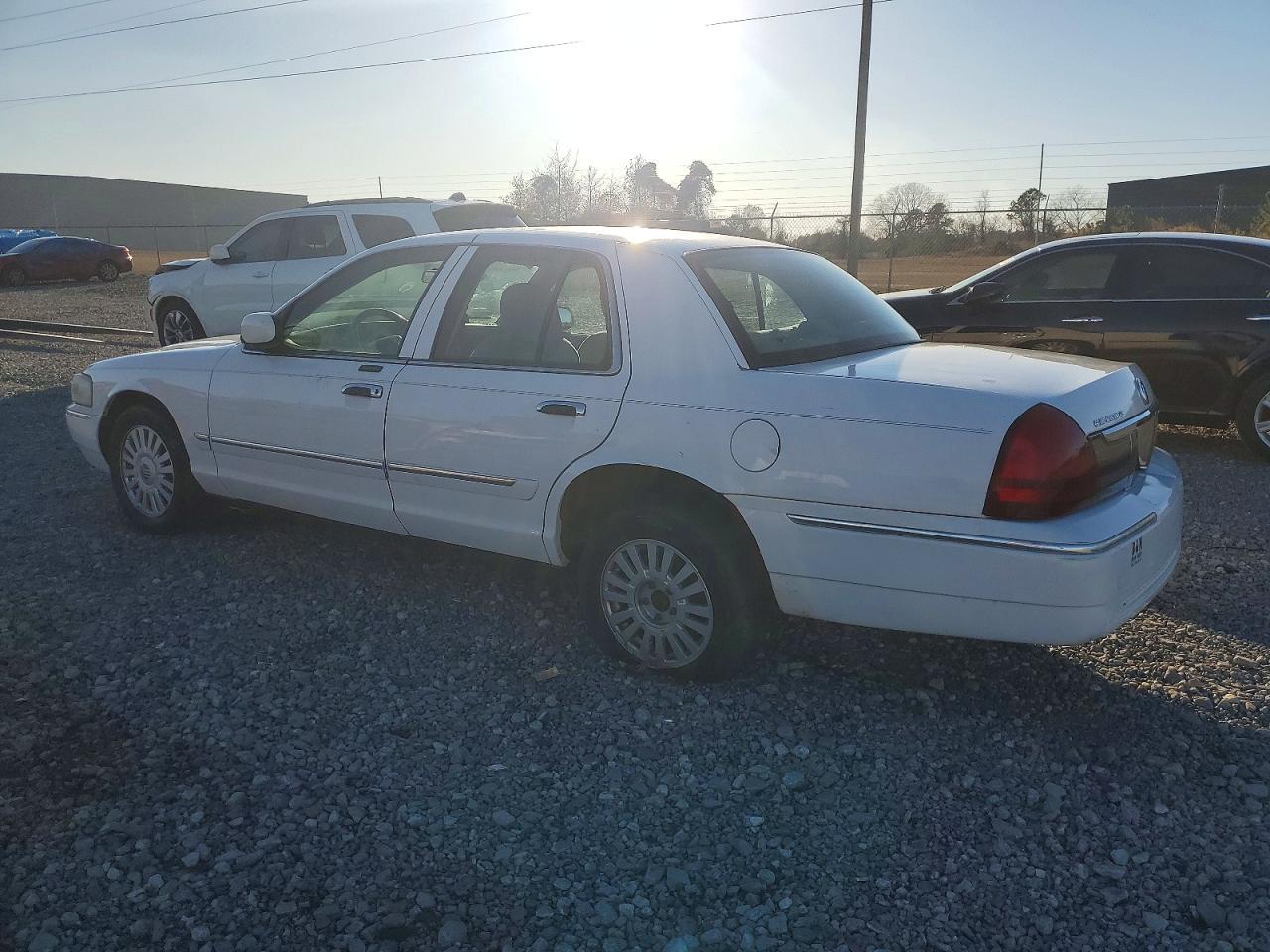 2007 Mercury Grand Marquis Gs - Фото 2