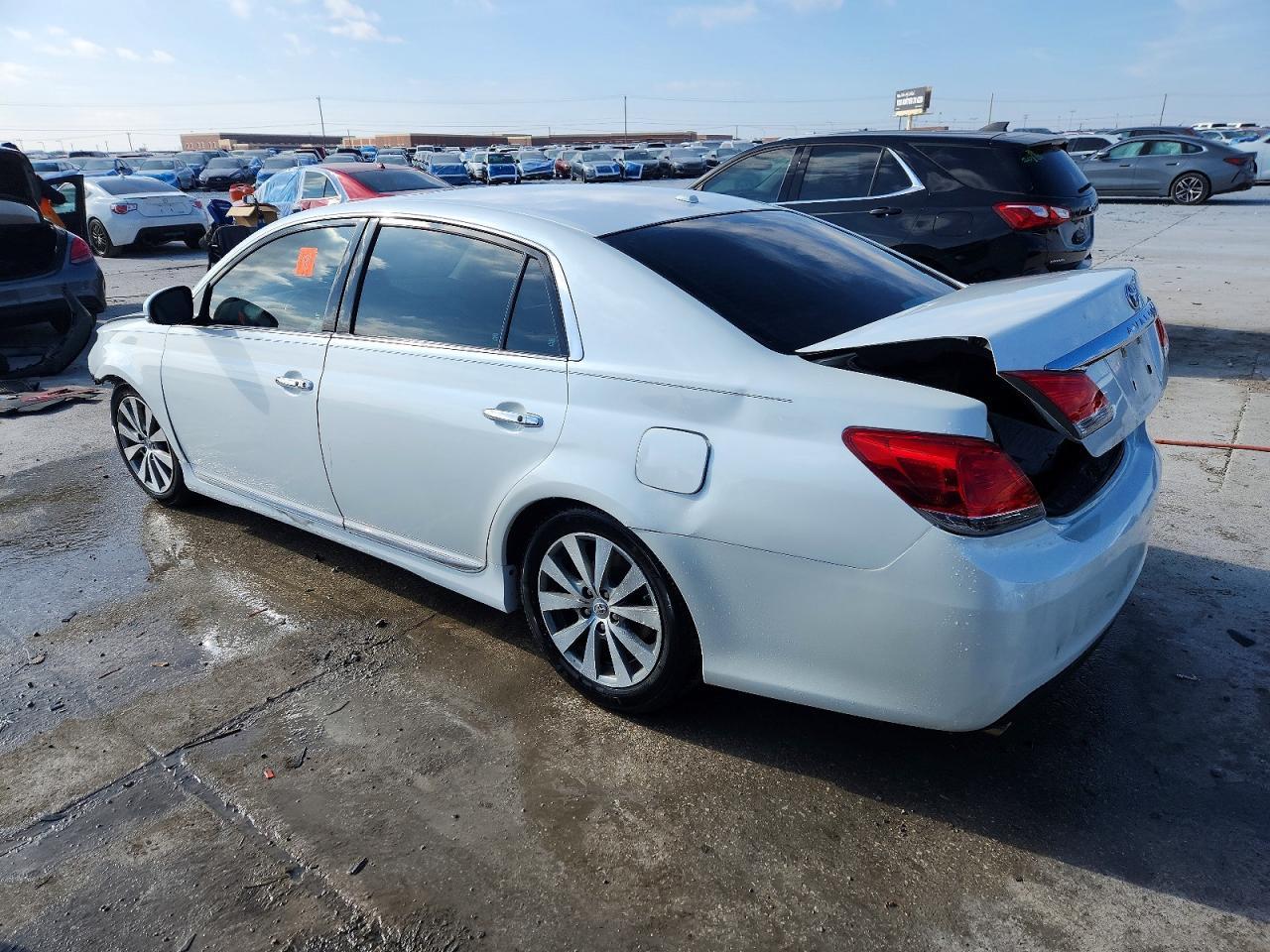 2012 Toyota Avalon Limited - Фото 2