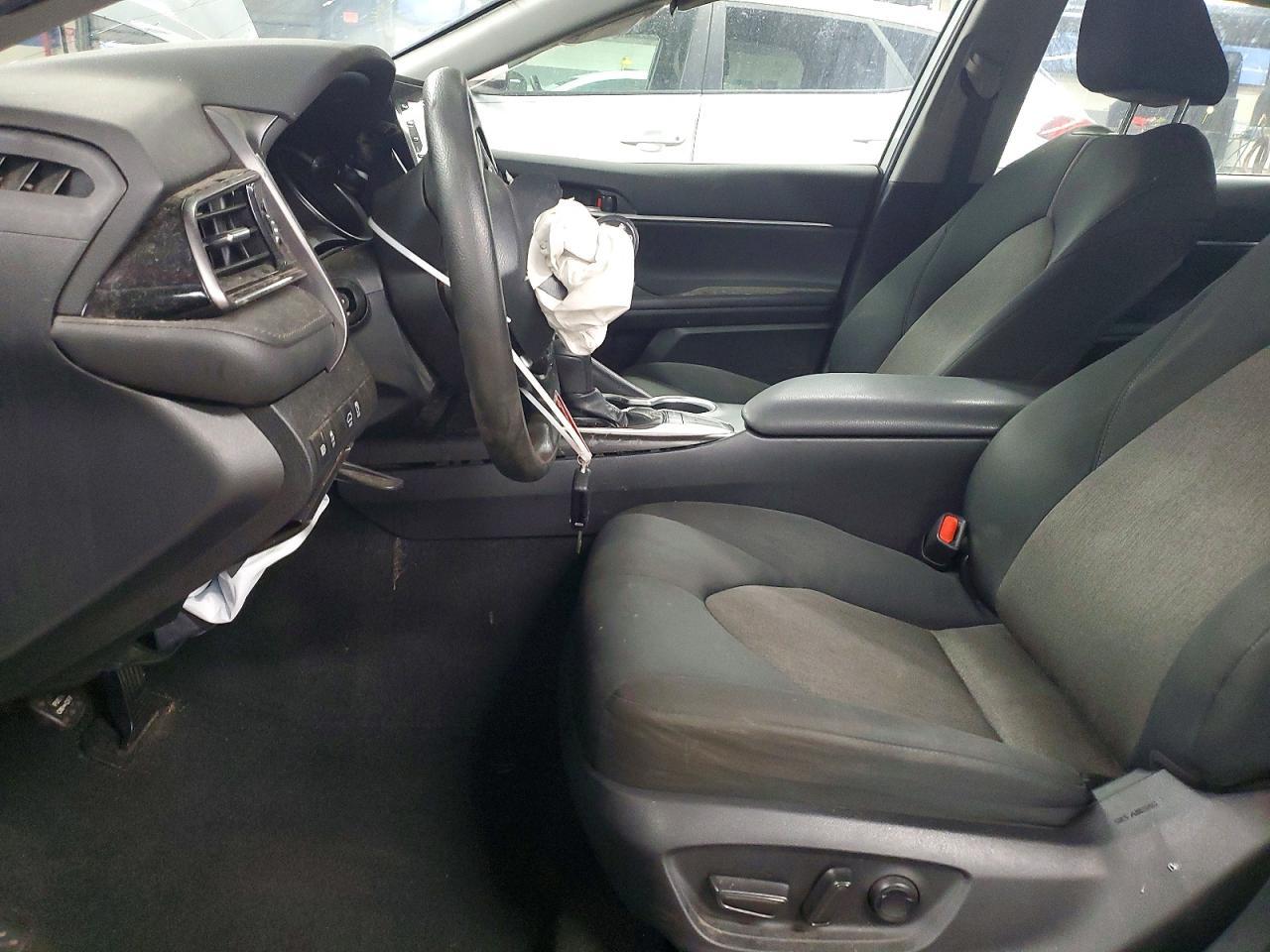 2023 Toyota Camry Le *** Prior Fleet *** - Image 7