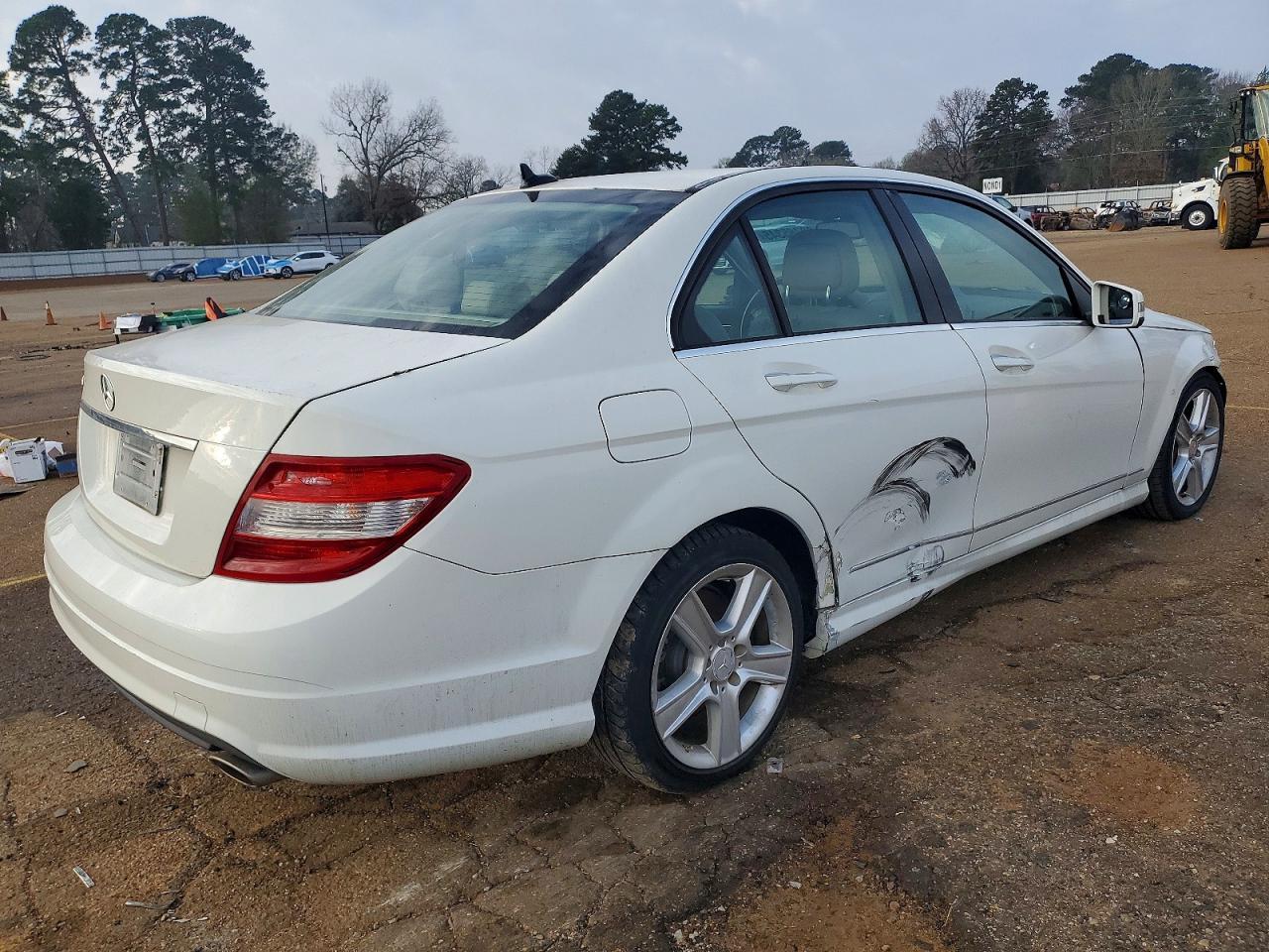2010 Mercedes-Benz C 300 - Фото 3